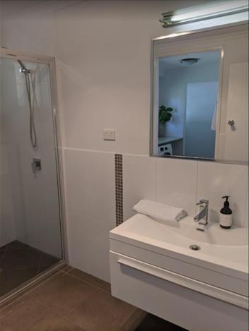 Apartment Tourist Road - 2 Bedroom Unit - East