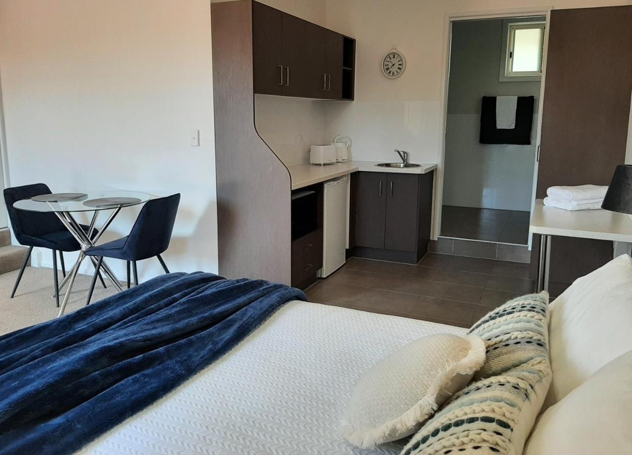 Apartment Tourist Road - Unit - East *