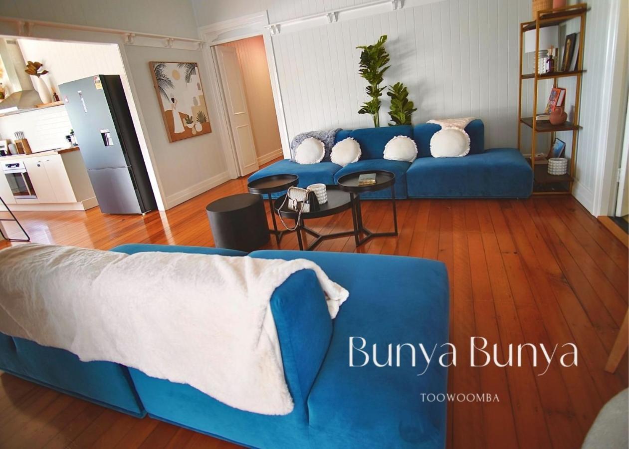 Bunya Bunya Luxury Estate Set Over 2 Acres With Tennis Court Holiday home Toowoomba