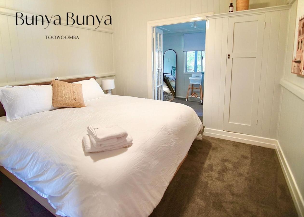 Bunya Bunya Luxury Estate Set Over 2 Acres With Tennis Court Holiday home Toowoomba