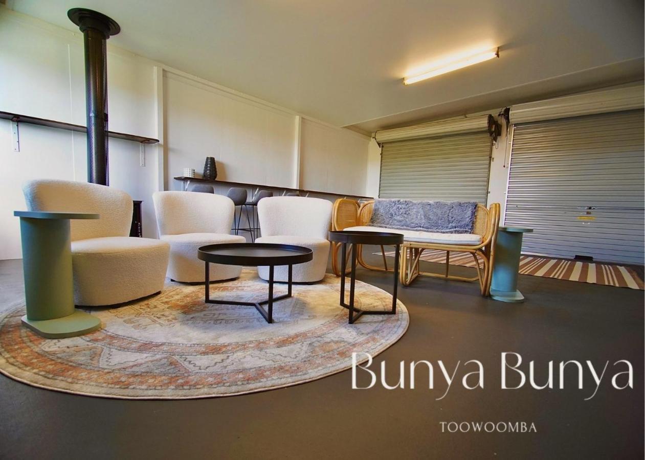 Bunya Bunya Luxury Estate Set Over 2 Acres With Tennis Court Holiday home Toowoomba