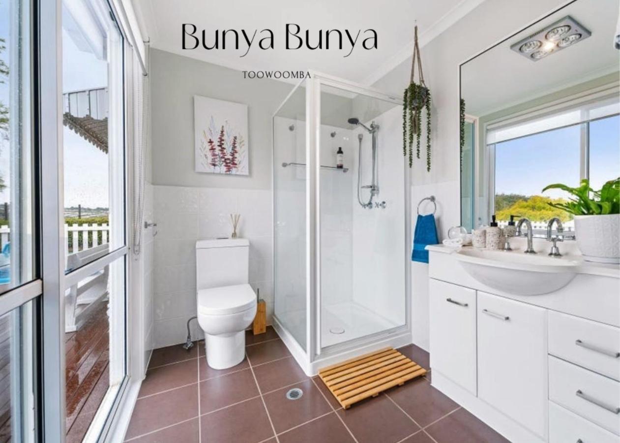 Holiday home Bunya Bunya Luxury Estate Set Over 2 Acres With Tennis Court *