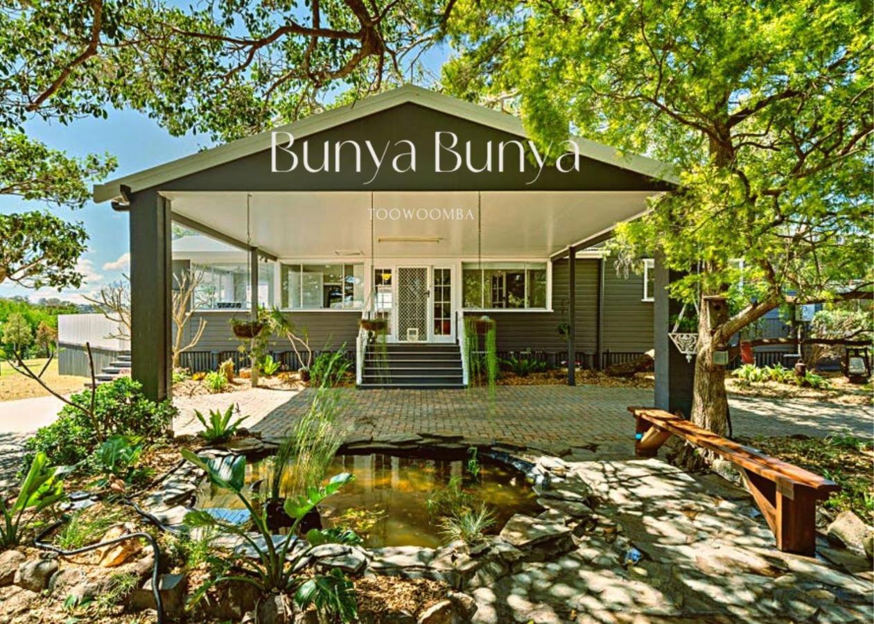 Holiday home Bunya Bunya Luxury Estate Set Over 2 Acres With Tennis Court *