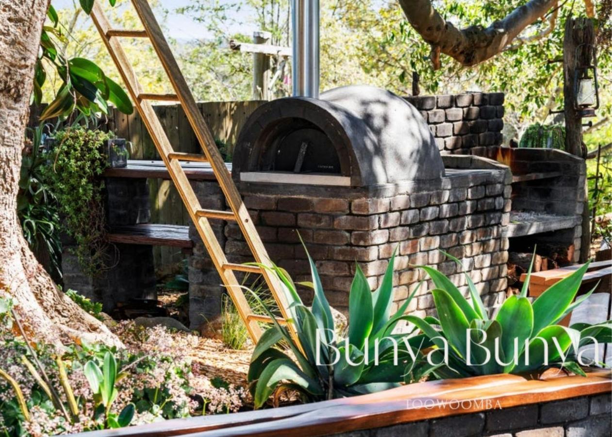 Holiday home Bunya Bunya Luxury Estate Set Over 2 Acres With Tennis Court