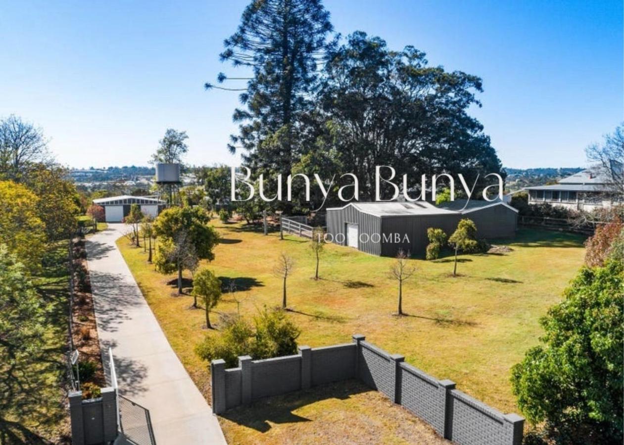 Bunya Bunya Luxury Estate Set Over 2 Acres With Tennis Court Holiday home Toowoomba