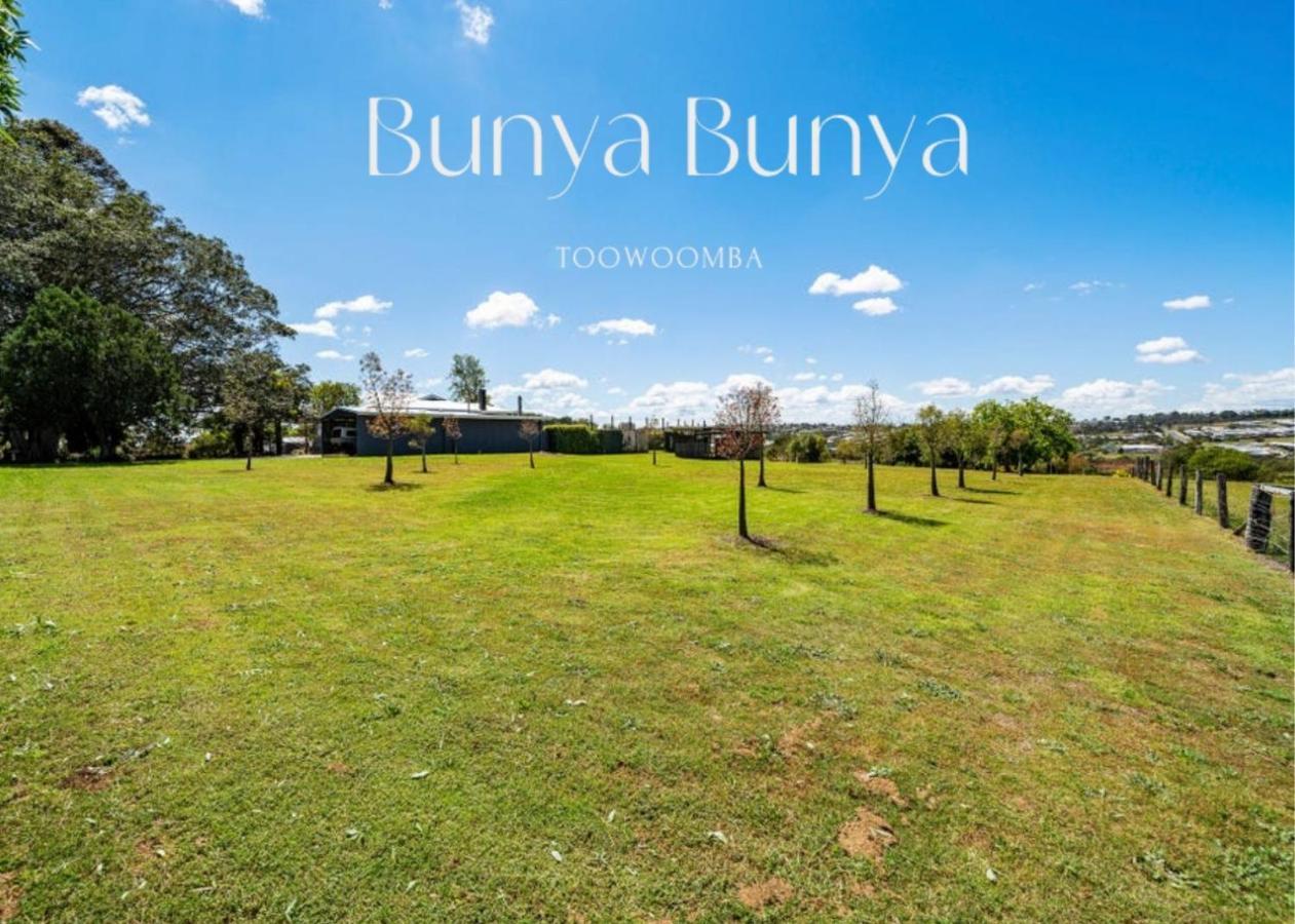 Holiday home Bunya Bunya Luxury Estate Set Over 2 Acres With Tennis Court *