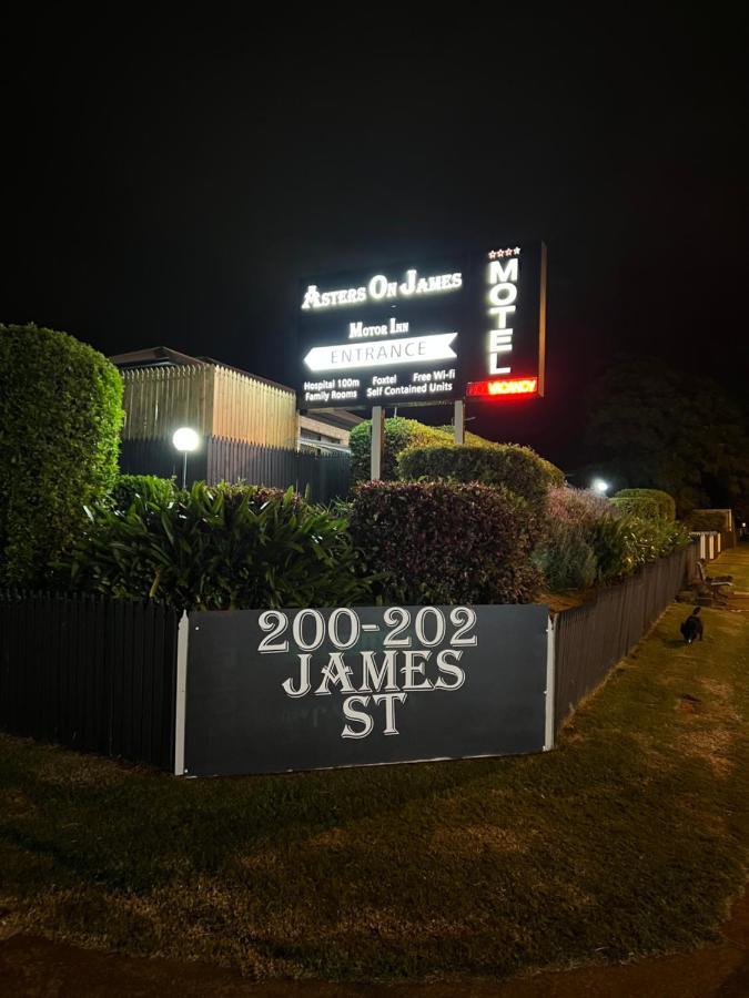 Asters On Motor Motel 3*