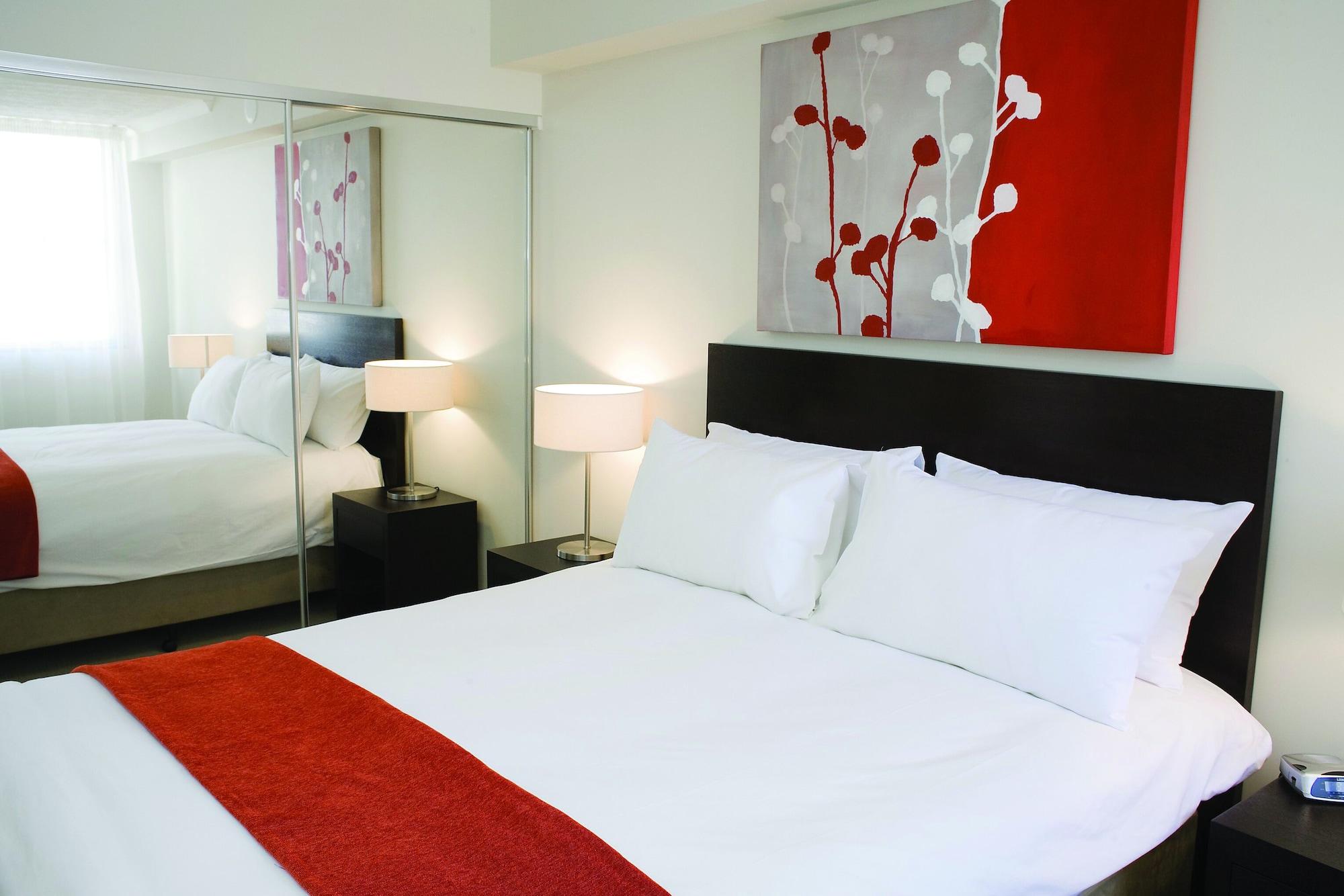 Plaza Official Aparthotel 4*