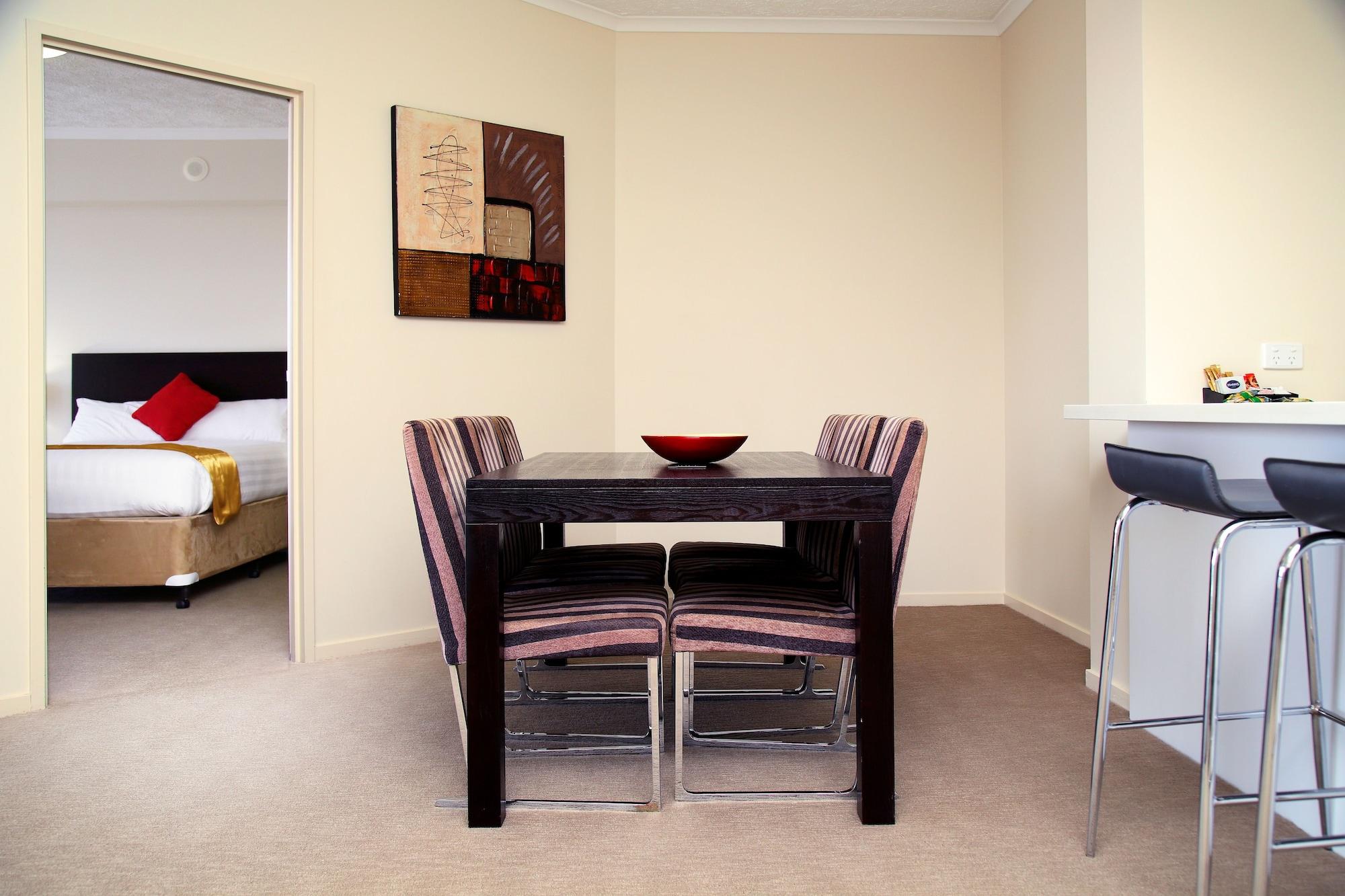 Aparthotel Plaza Official