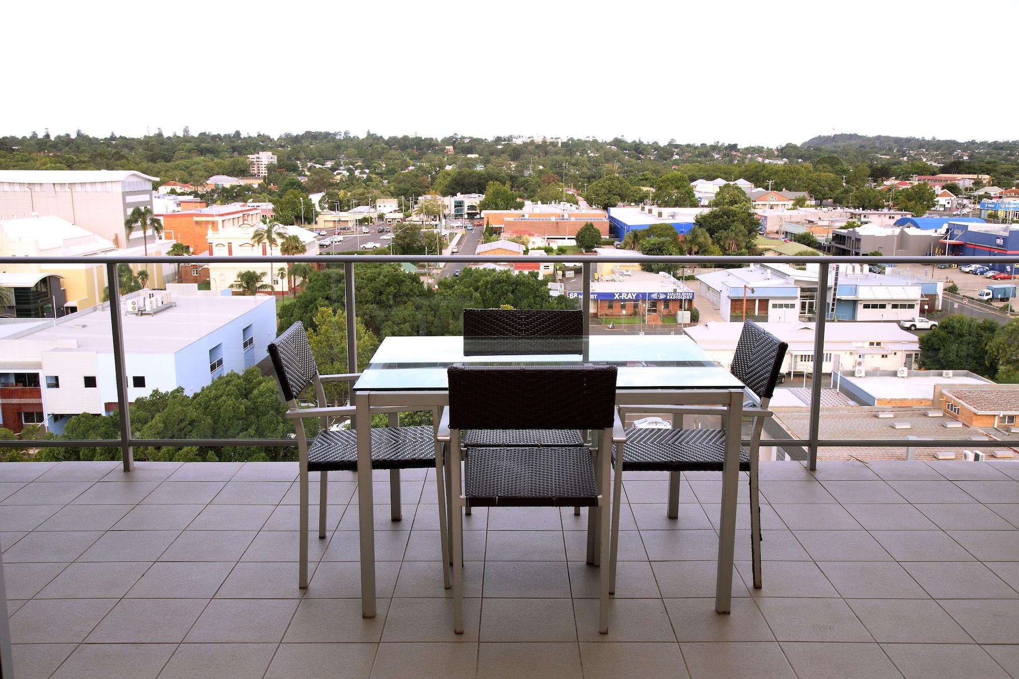 Aparthotel Plaza Official