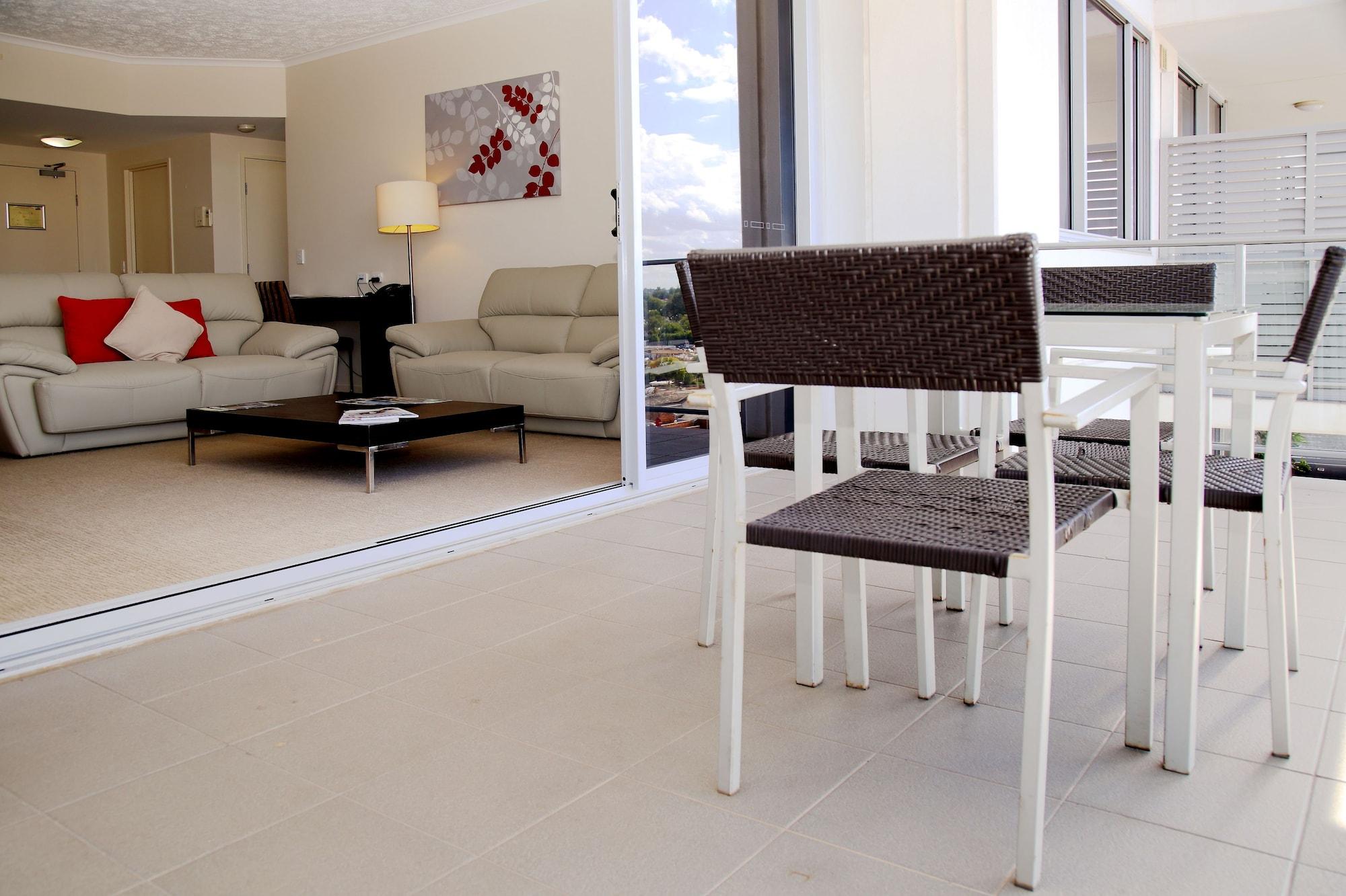 Plaza Official Aparthotel