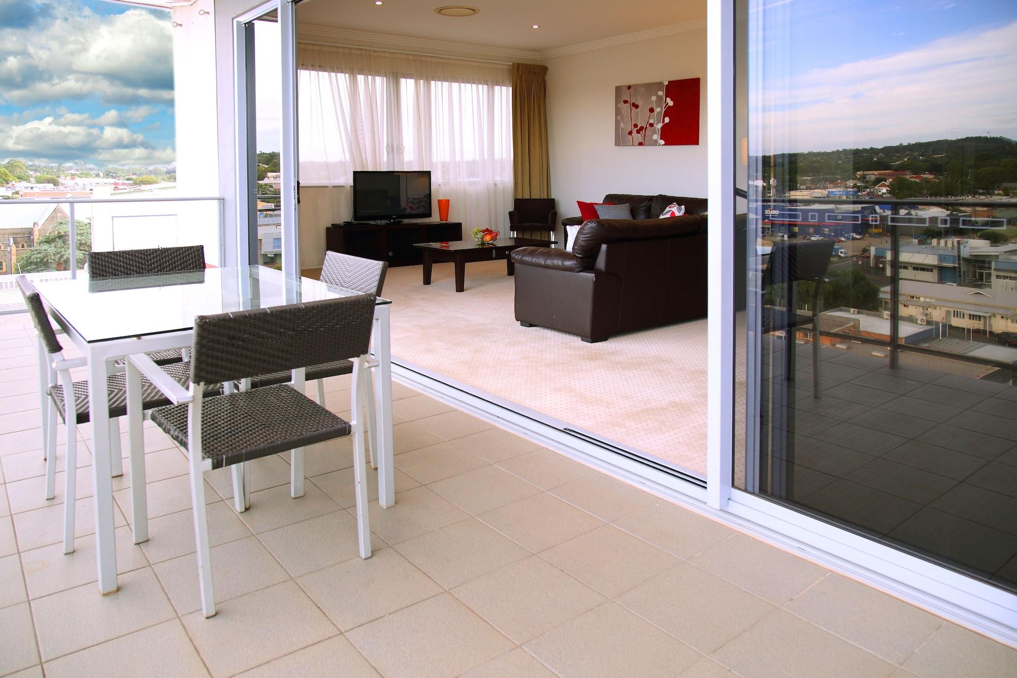 Aparthotel Plaza Official