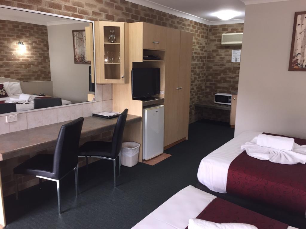 Country Gardens Motor 4*