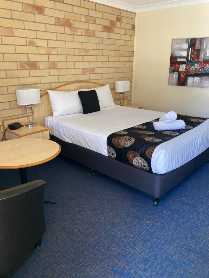 Cotswold Motor 4*