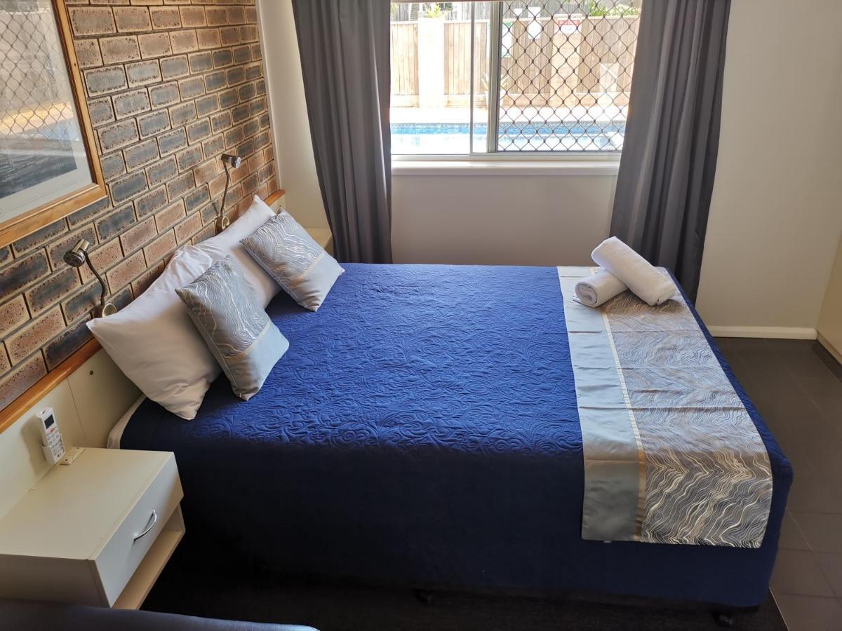 Leichhardt Motor 3*