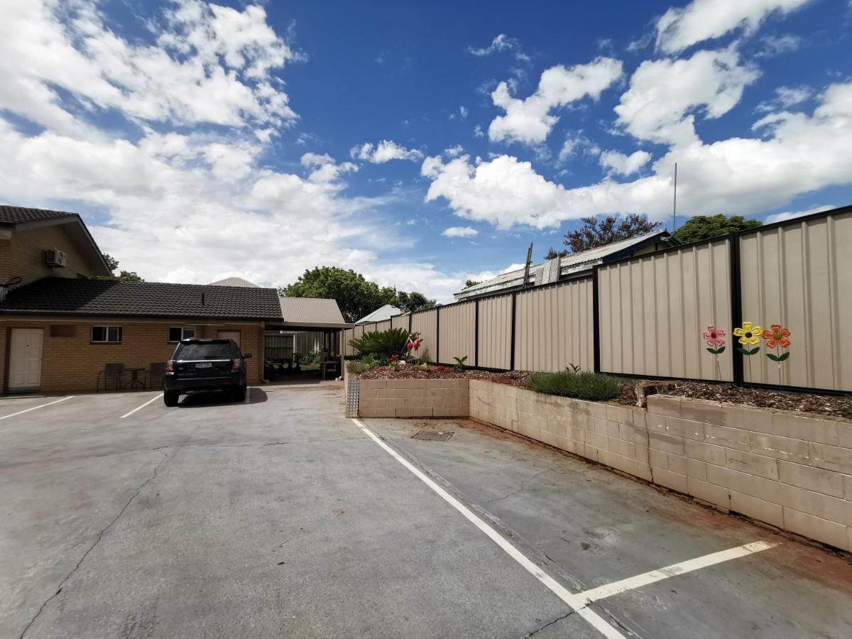 Leichhardt Motor 3*