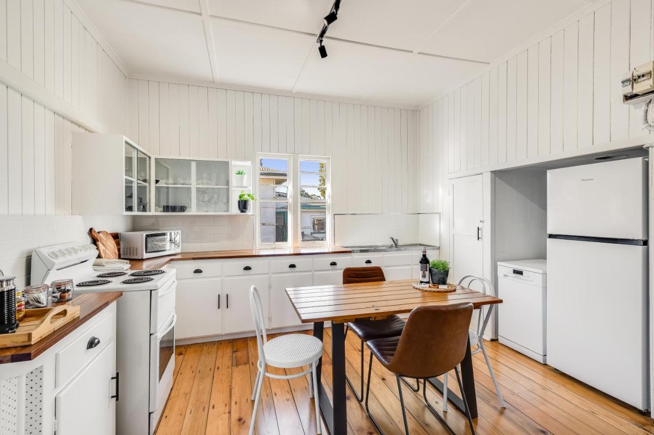 Cheerful, Cosy - Near Rose Garden! Holiday home Toowoomba