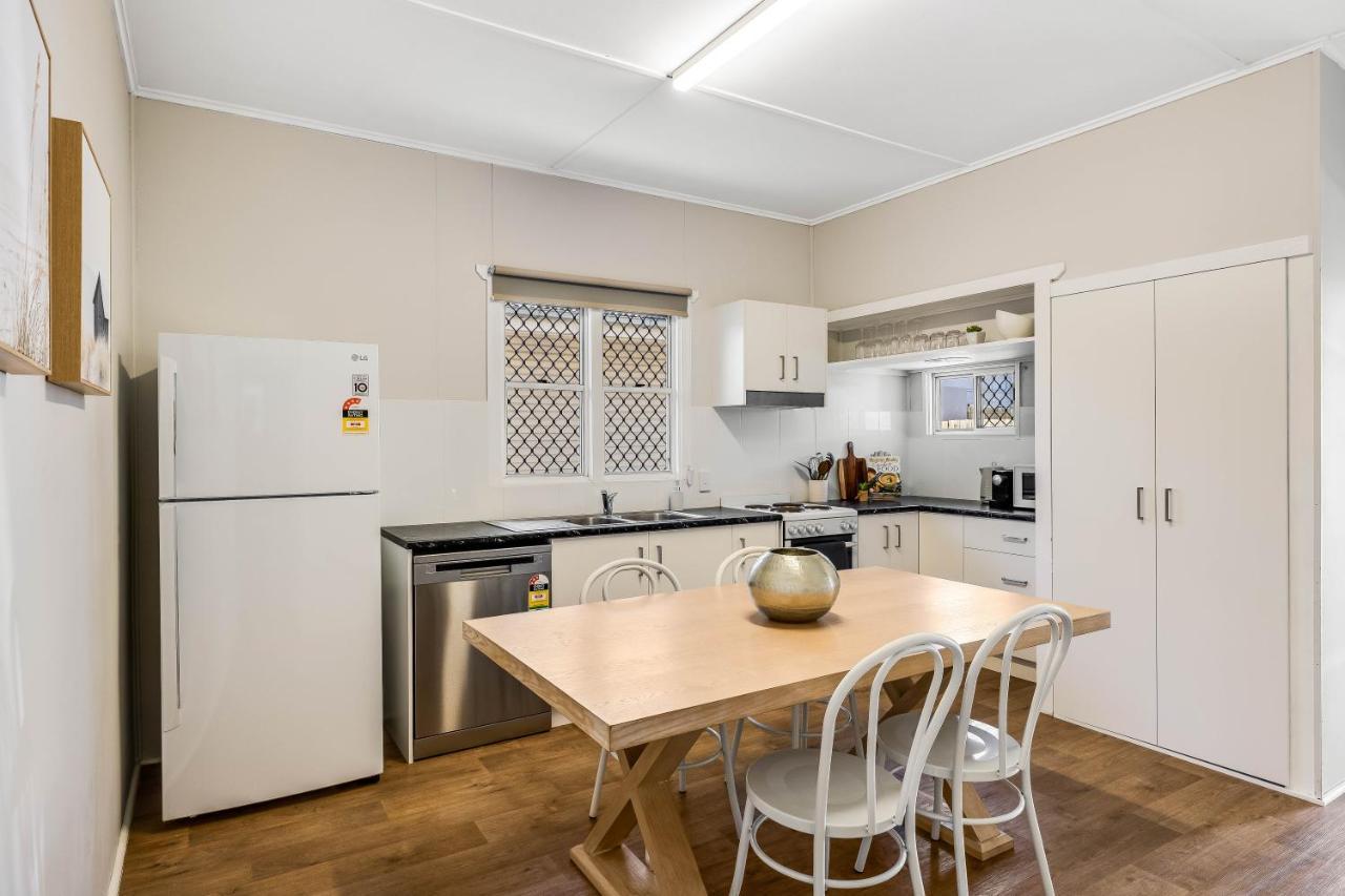 Cute & Cheerful! Close To Cbd & Gorgeous Parkland!