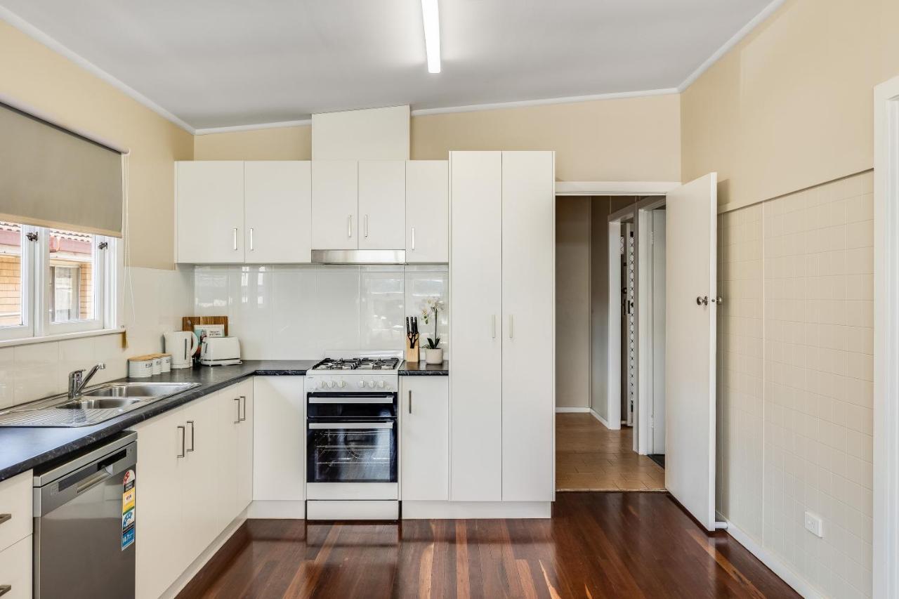 Light & Bright! 3 Bedroom Cottage, East Toowoomba! Holiday home *