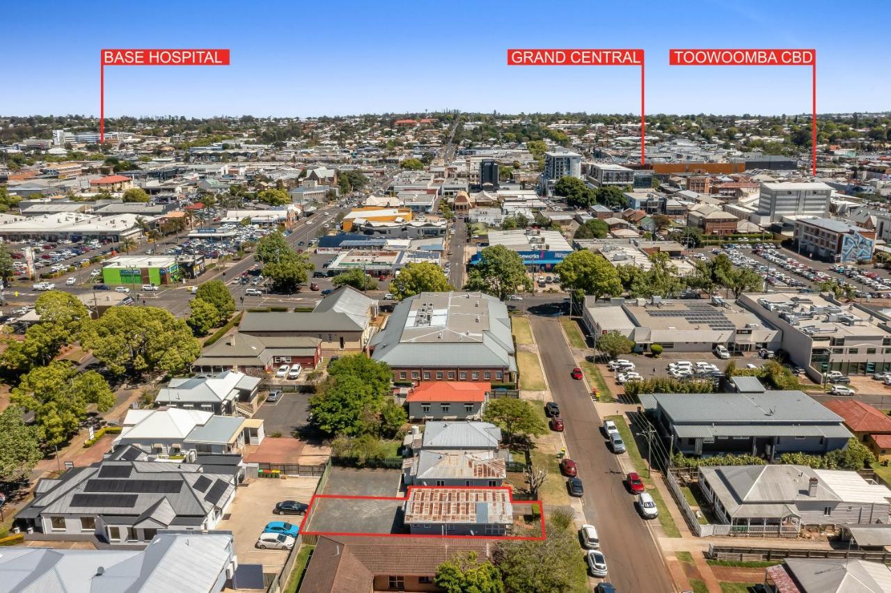 Holiday home Light & Bright! 3 Bedroom Cottage, East Toowoomba! *