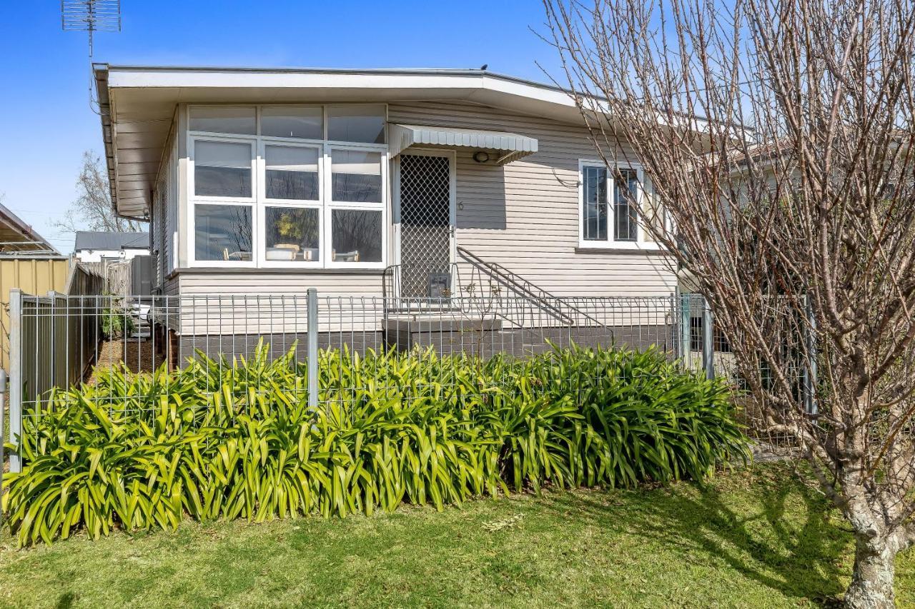Light & Bright! 3 Bedroom Cottage, East Toowoomba! *