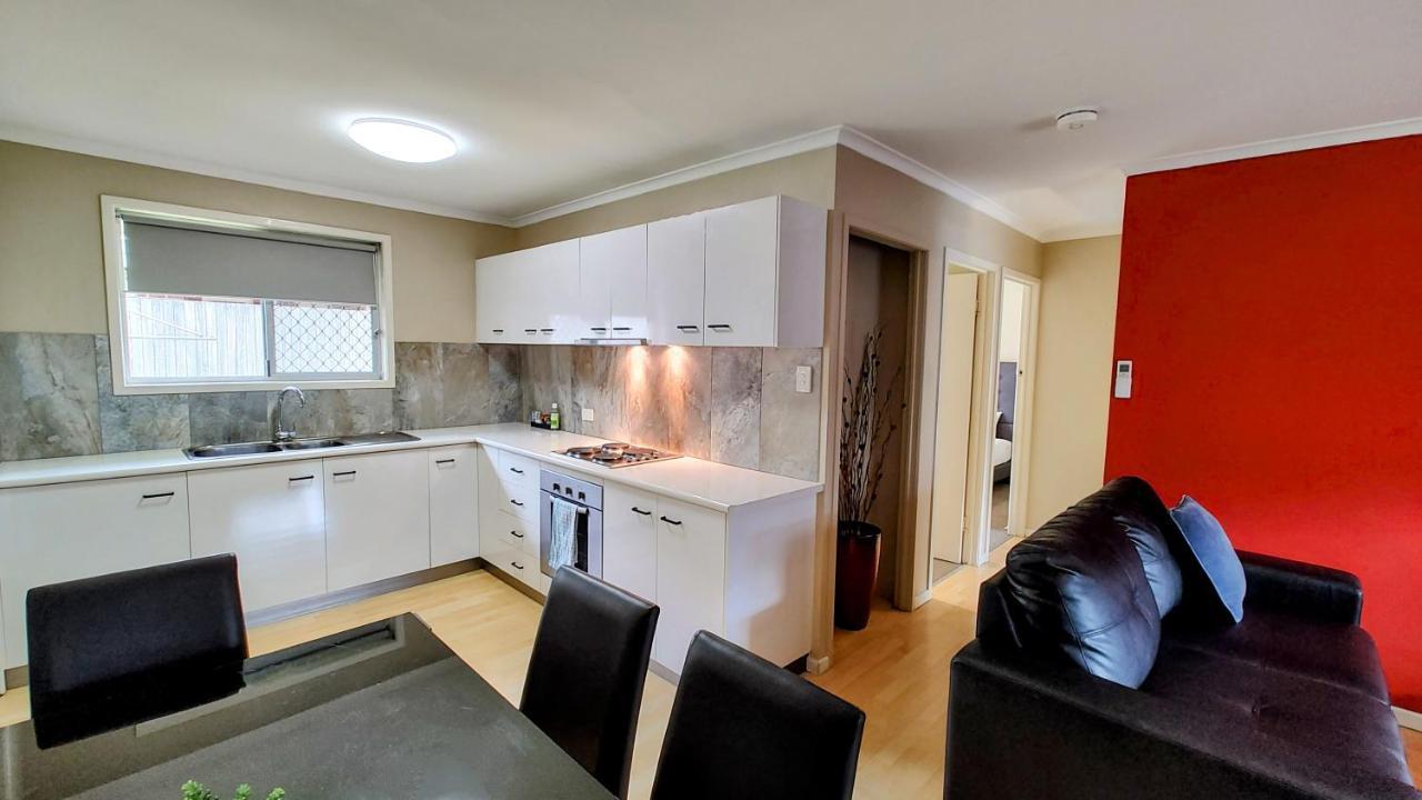 5 Min Walk To City Center Apartment *