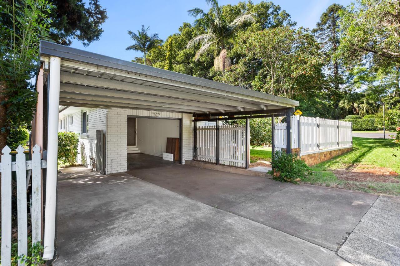 Maple - Perfect Eastside Location *