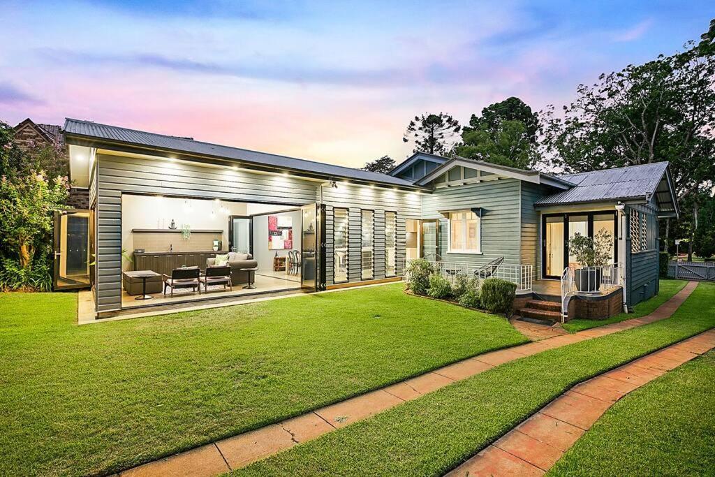 Elegant, Spacious In East - The Cubby * Toowoomba