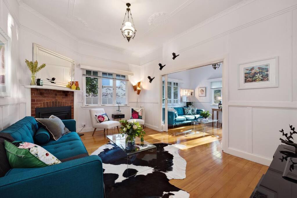 Elegant, Spacious In East - The Cubby Holiday home Toowoomba