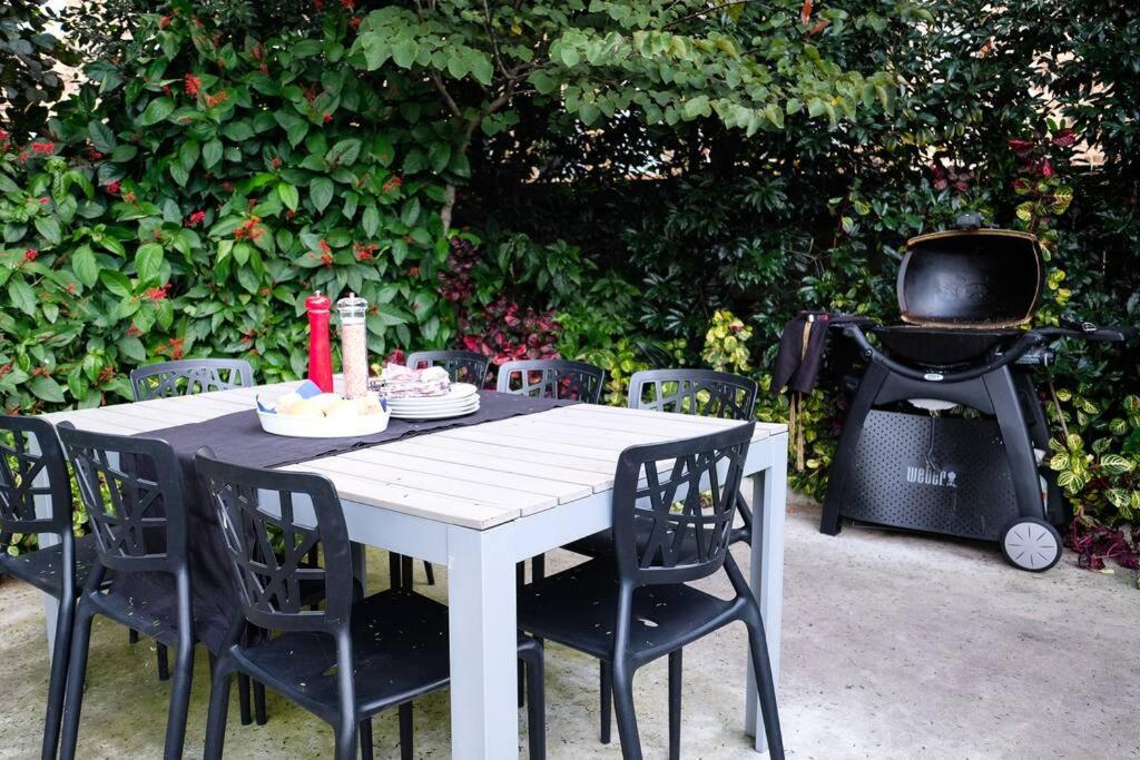Elegant, Spacious In East - The Cubby * Toowoomba