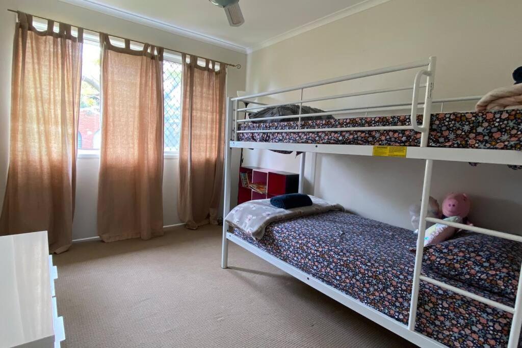 Spacious 4-bedroom House In A Shared Holiday home Toowoomba