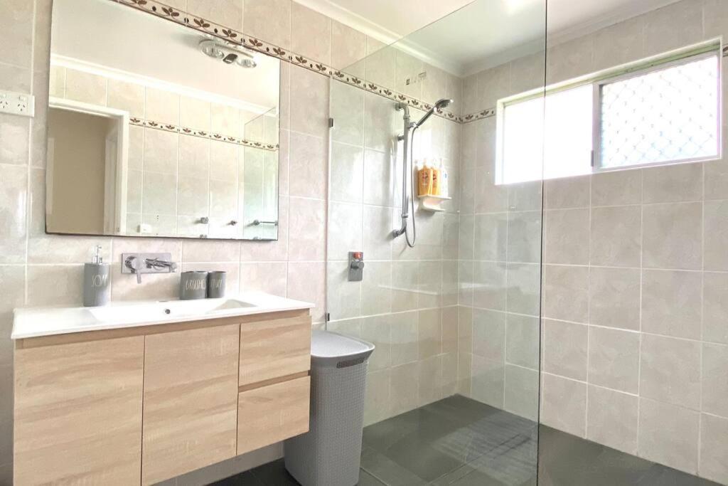 Holiday home Spacious 4-bedroom House In A Shared