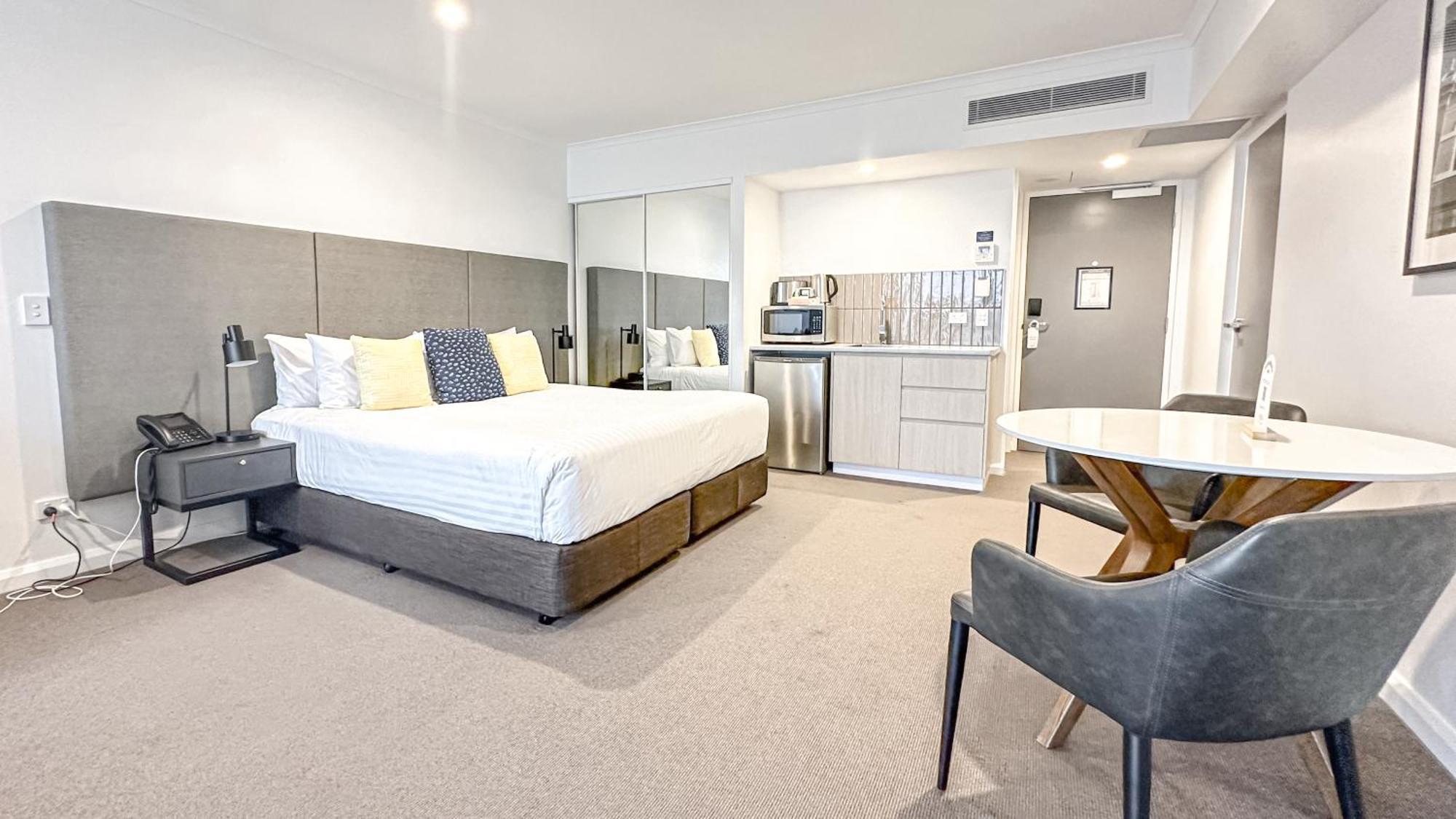 Oaks Hotel 4*