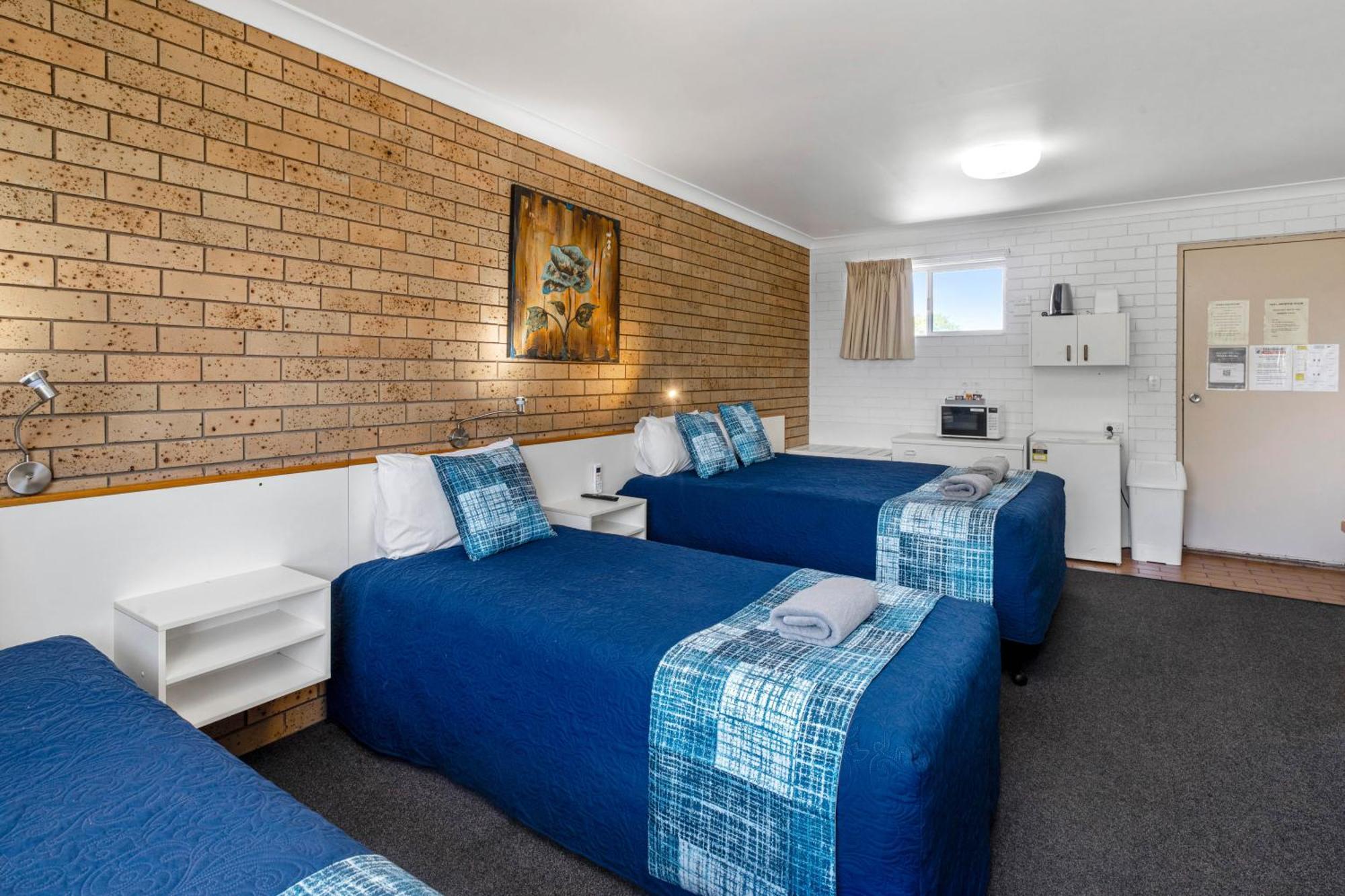 Leichhardt Motor 3*