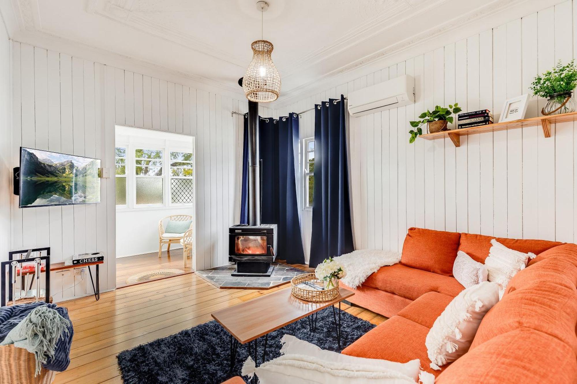 Cheerful, Cosy - Near Rose Garden! *