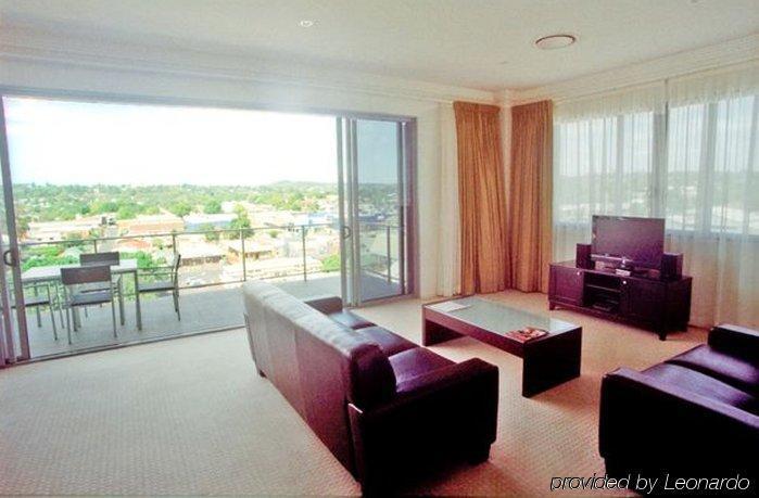 Plaza Official Aparthotel 4*