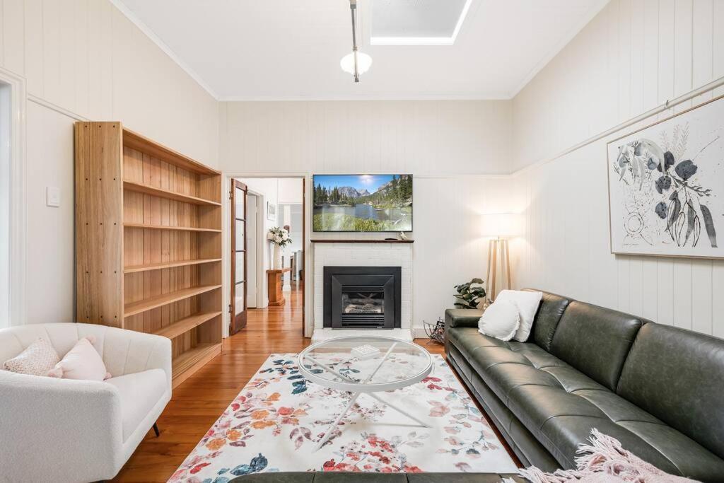 Historic Charm & Elegance, Near Grammar! * Toowoomba