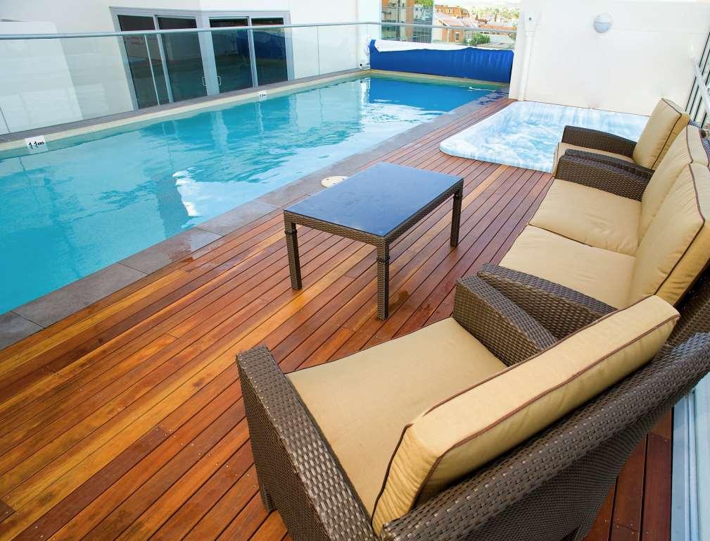 Plaza Official Aparthotel 4*