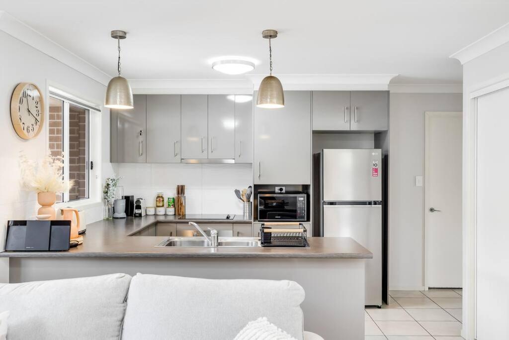 Apartment Stones Throw To Grammar, Queens Park & Cdb!