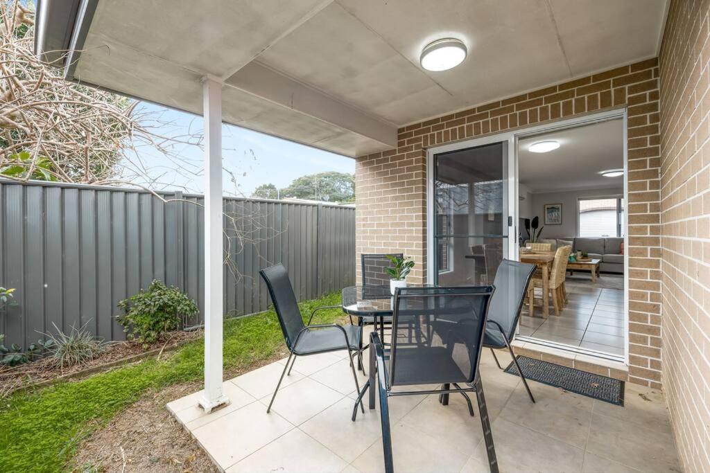 Stones Throw To Grammar, Queens Park & Cdb! Apartment
