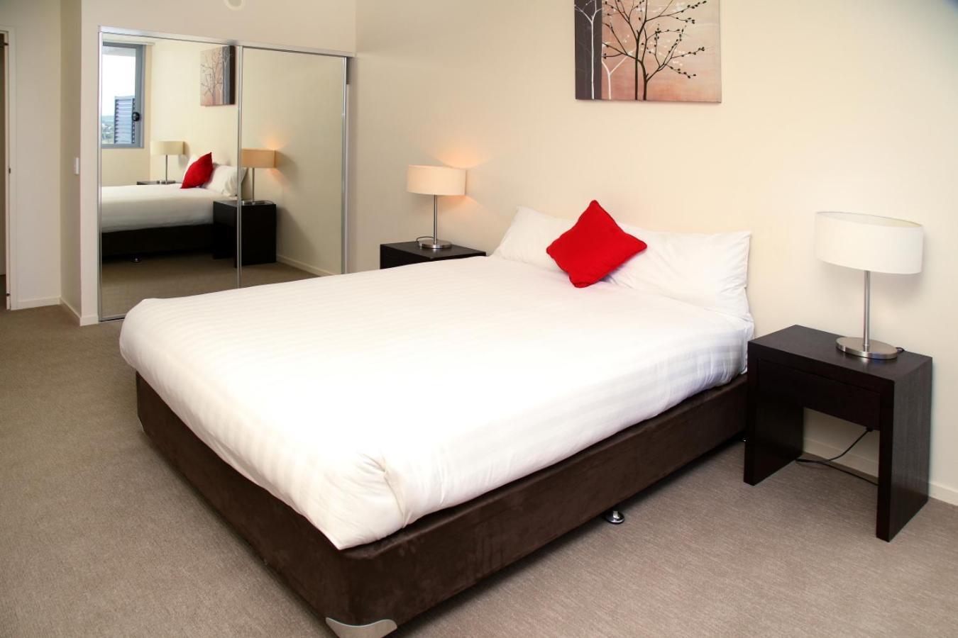 Aparthotel Plaza Official