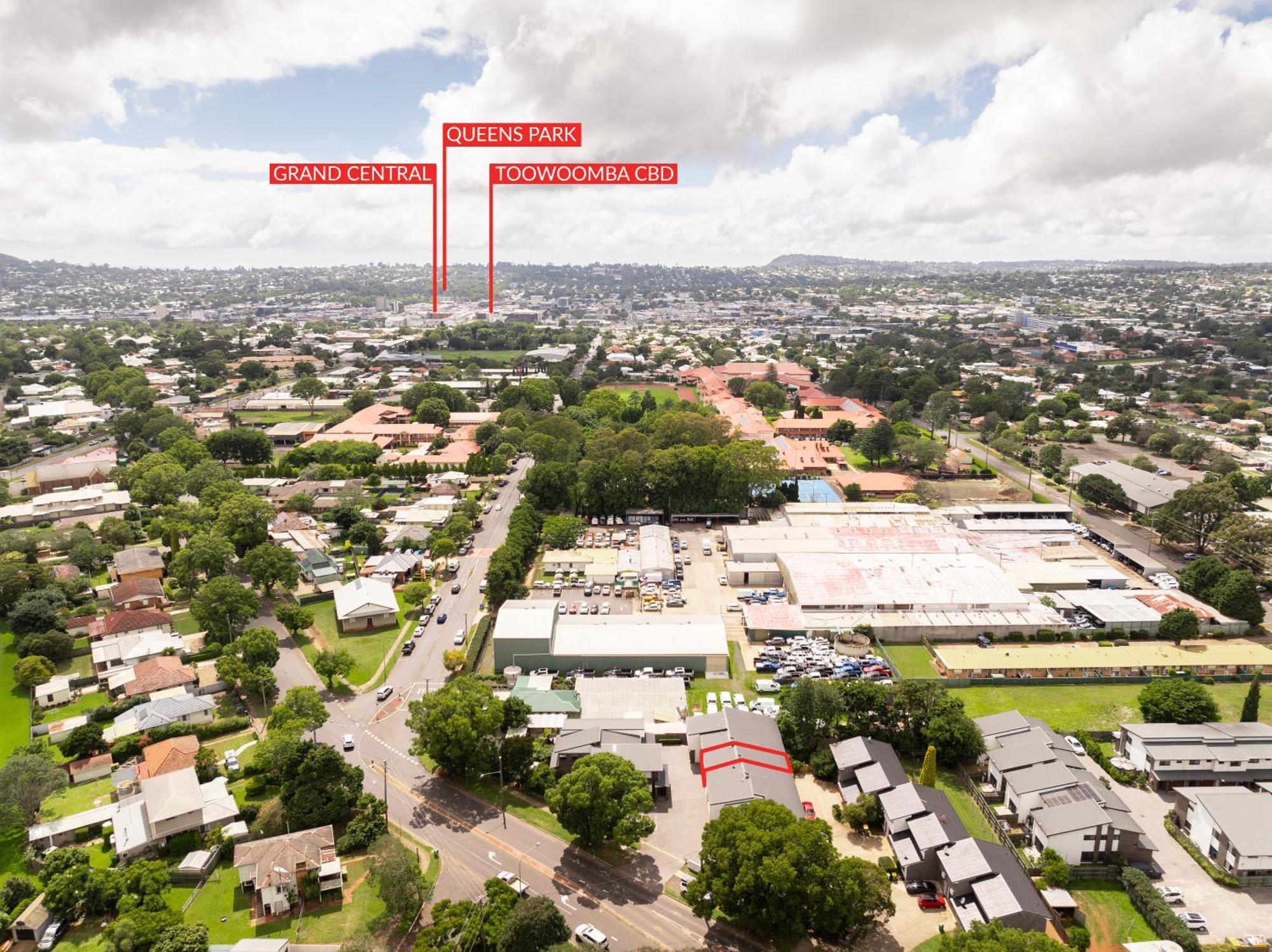 Contemporary & Convenient - Fringe Townhouse! * Toowoomba