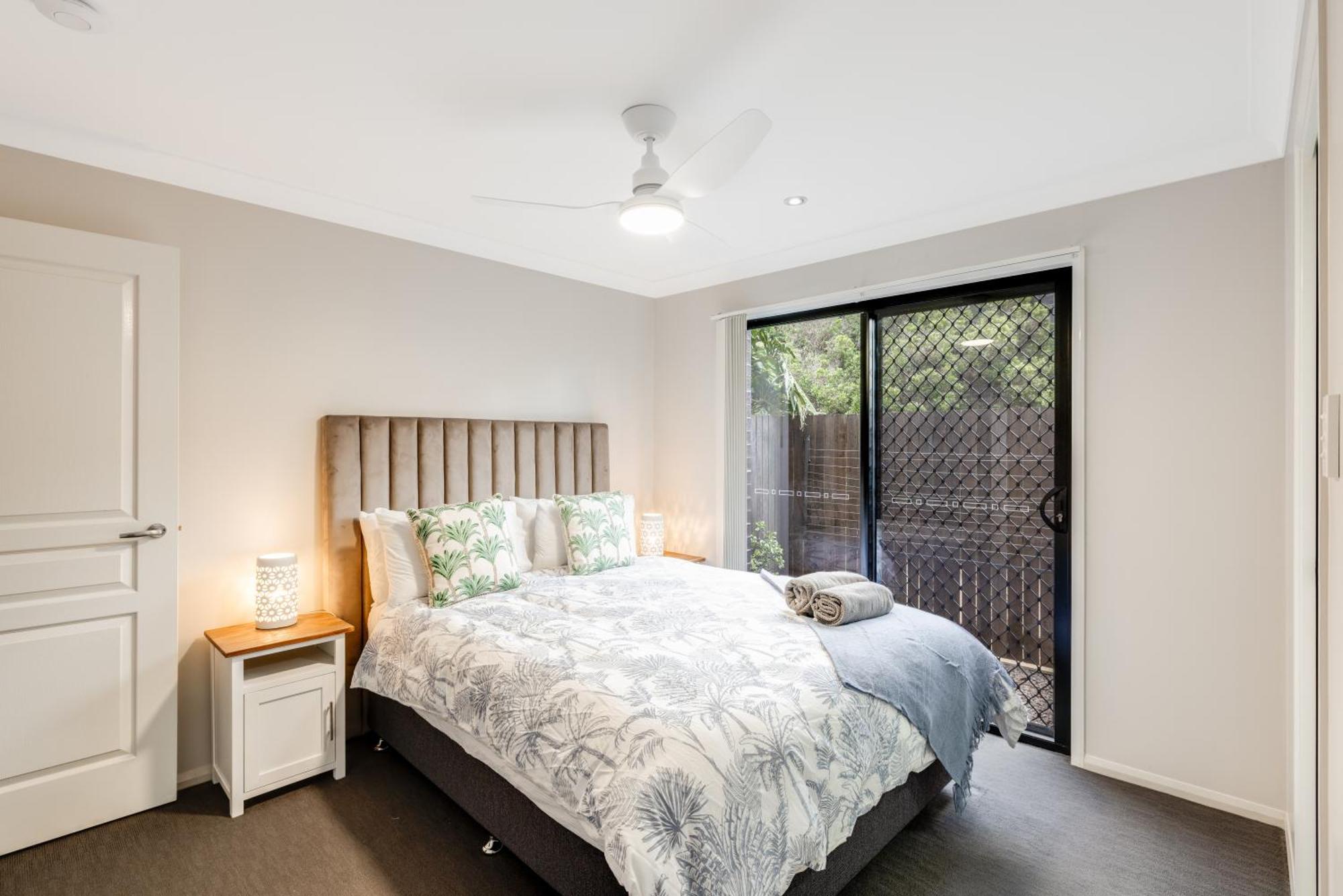 Apartment Contemporary & Convenient - Fringe Townhouse!