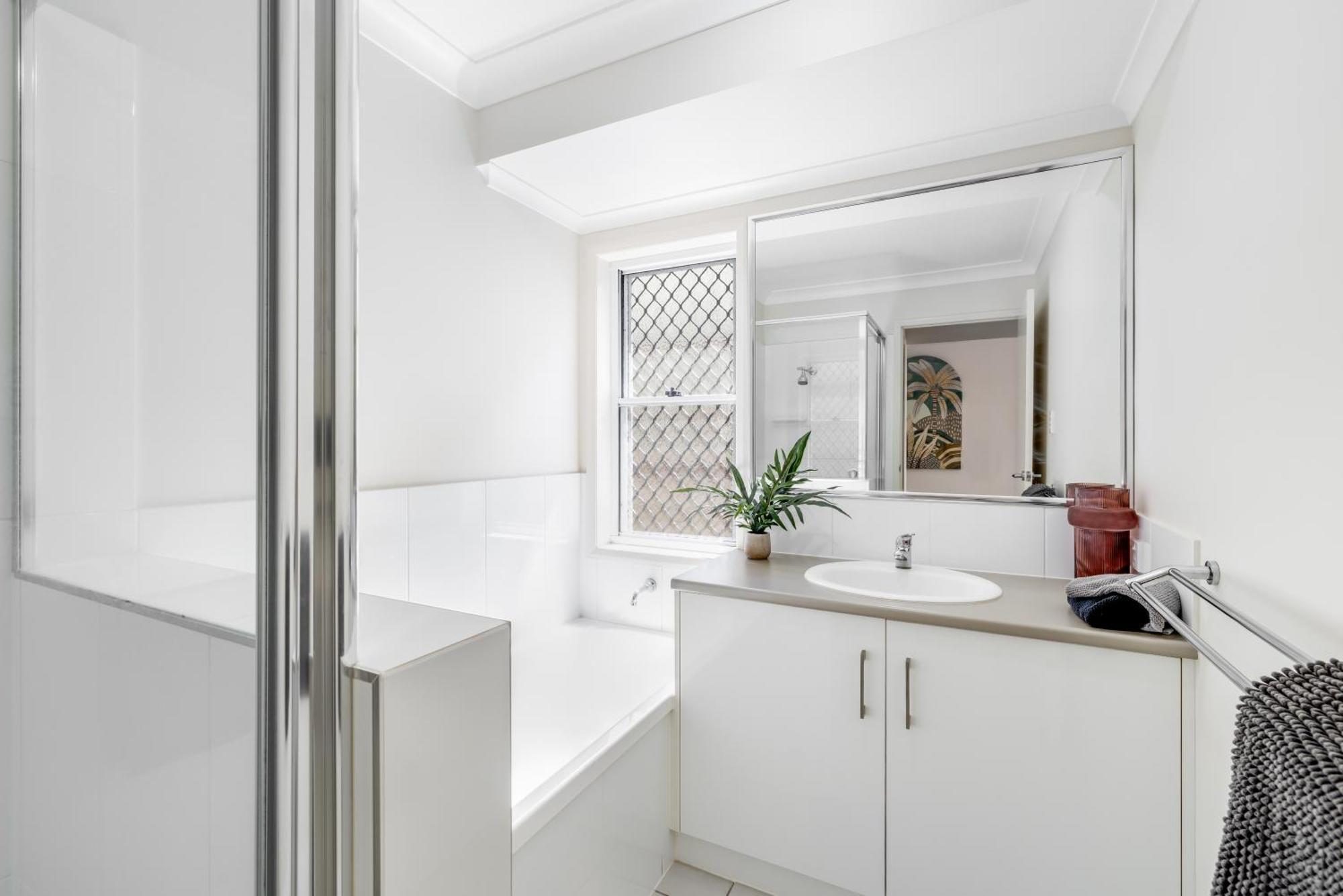 Contemporary Chic On Cbd Fringe! Toowoomba