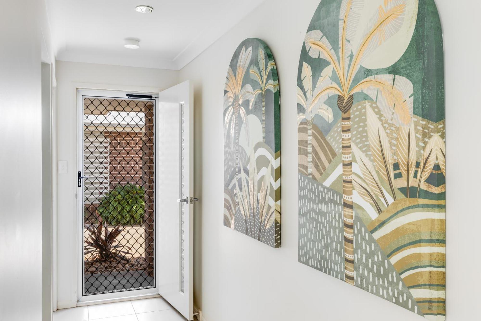 Contemporary Chic On Cbd Fringe! *