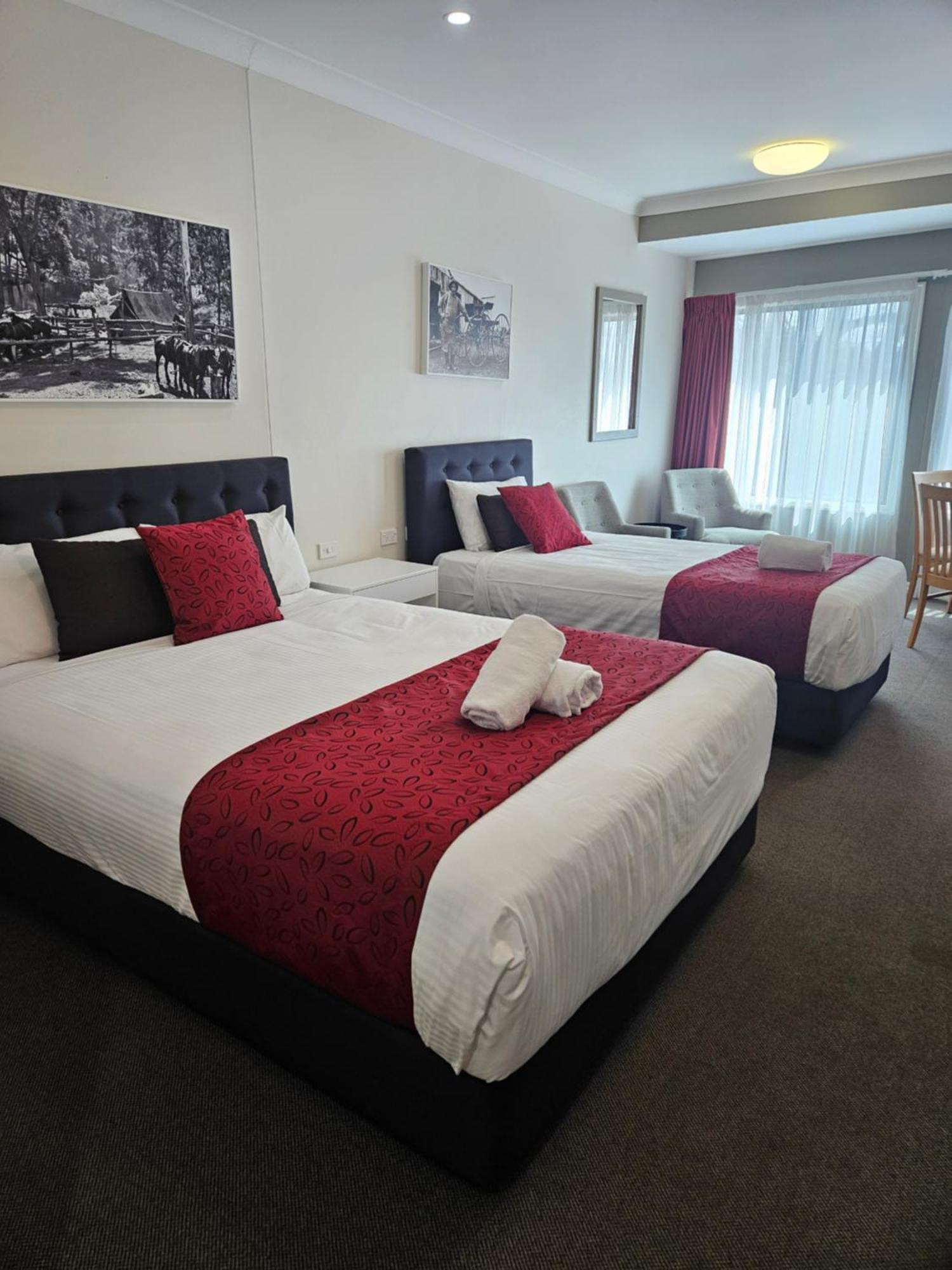 Eastgate On The Range Motel 4*