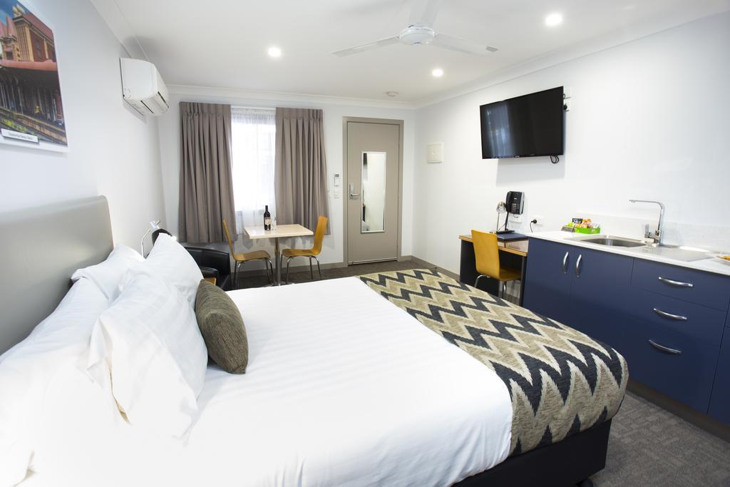 Altitude Motel 4*