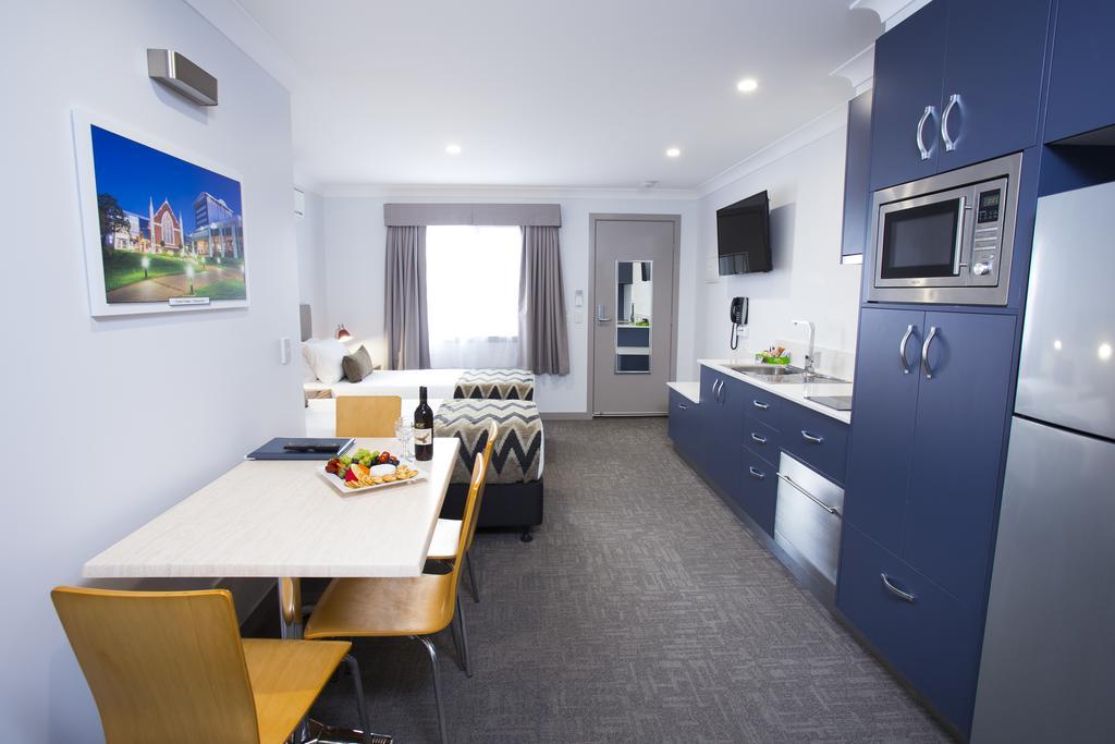 Altitude Motel 4*