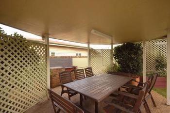 Country Gardens Motor Motel