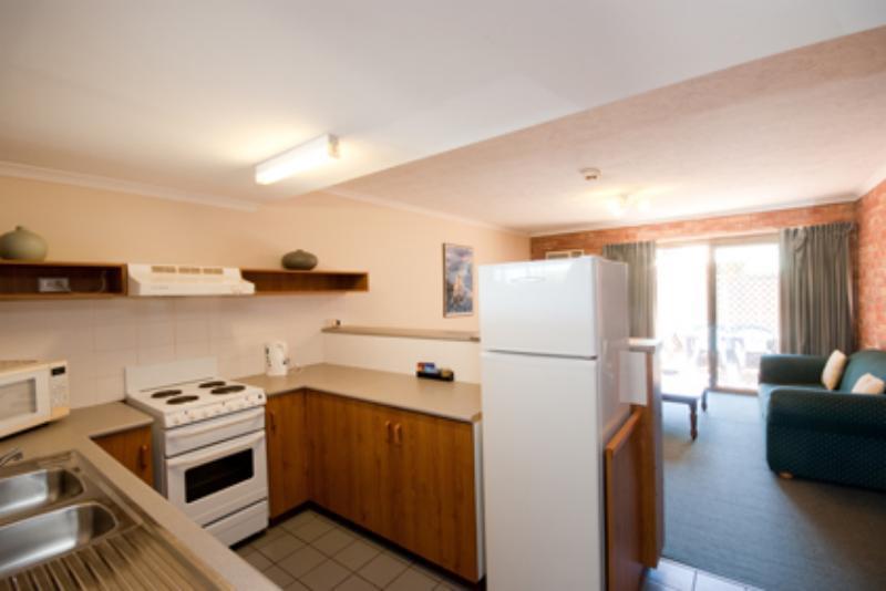 Allan Cunningham Motel